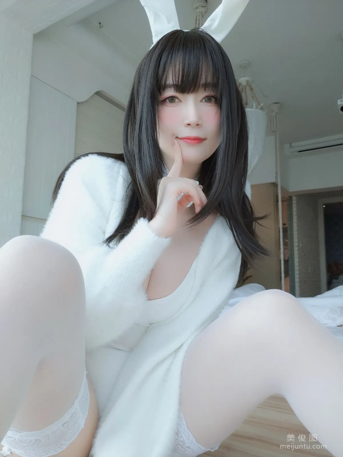 Coser小姐姐白銀 - 白絲兔子 47