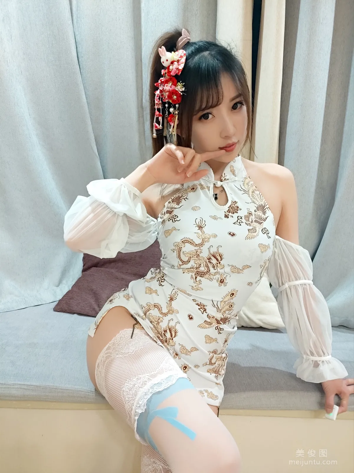 [COS福利] 鬥魚主播小女巫露娜 - 白色蕾絲長筒 20