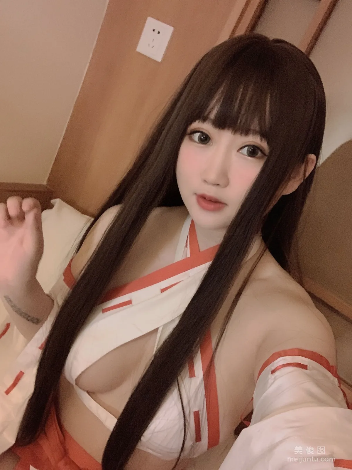 [COS福利] 蜜桃少女是依醬呀 - 女巫 1