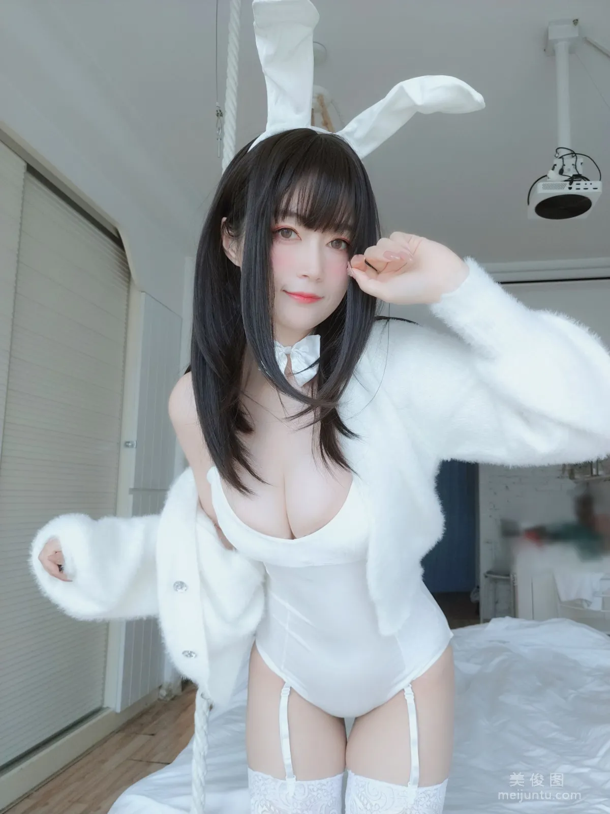 Coser小姐姐白銀 - 白絲兔子 66