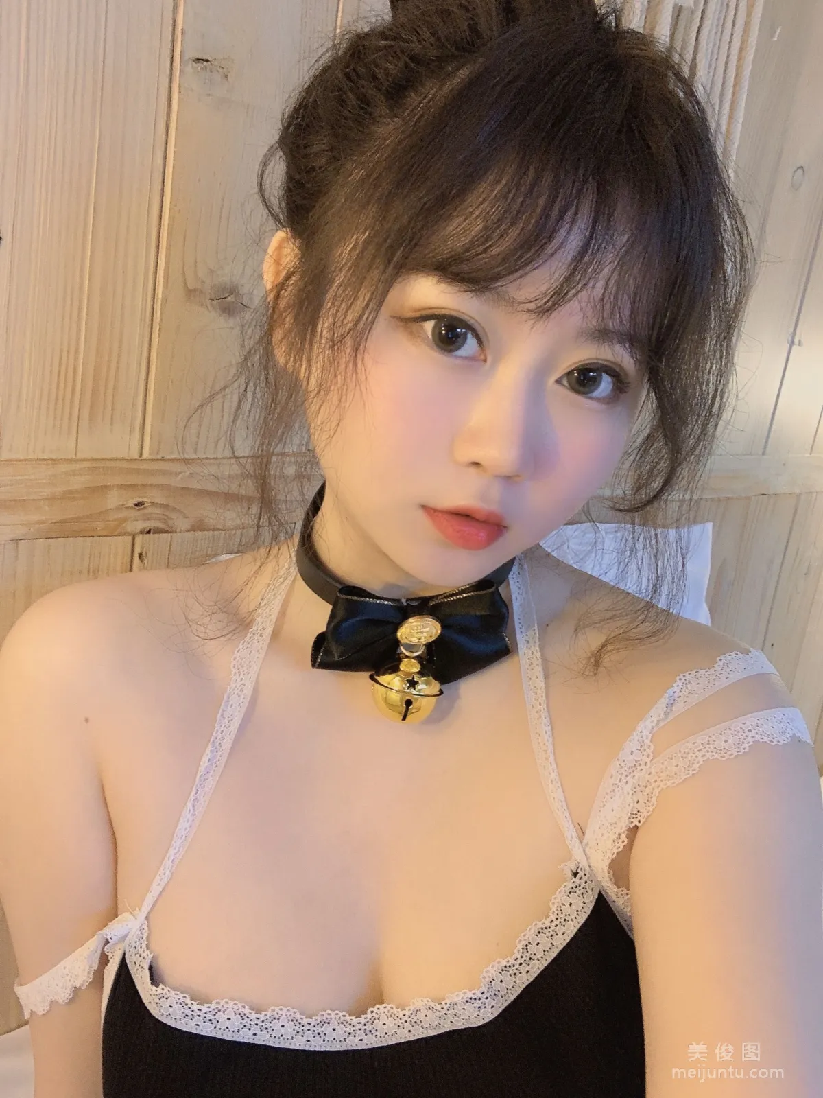 [COS福利] 蜜桃少女是依醬呀 - 囚禁 18