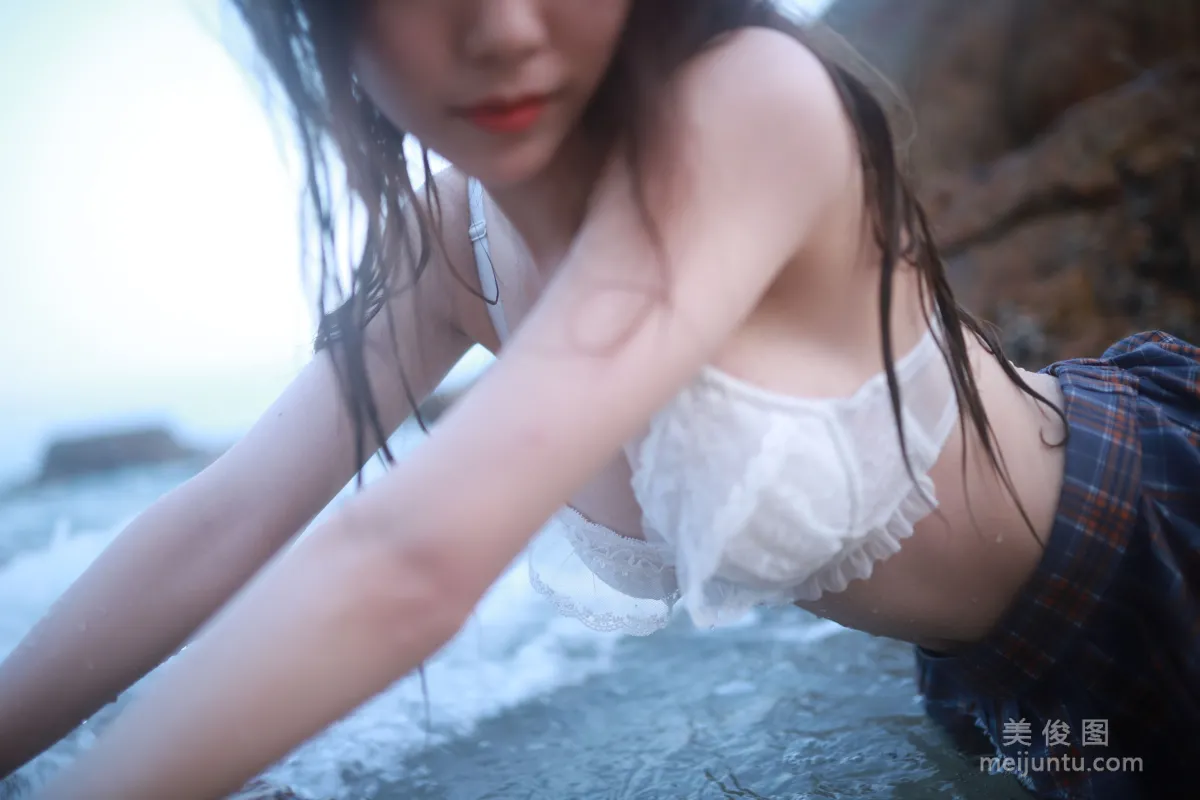 [COS福利] 抖娘-利世 - 海邊黑絲 13