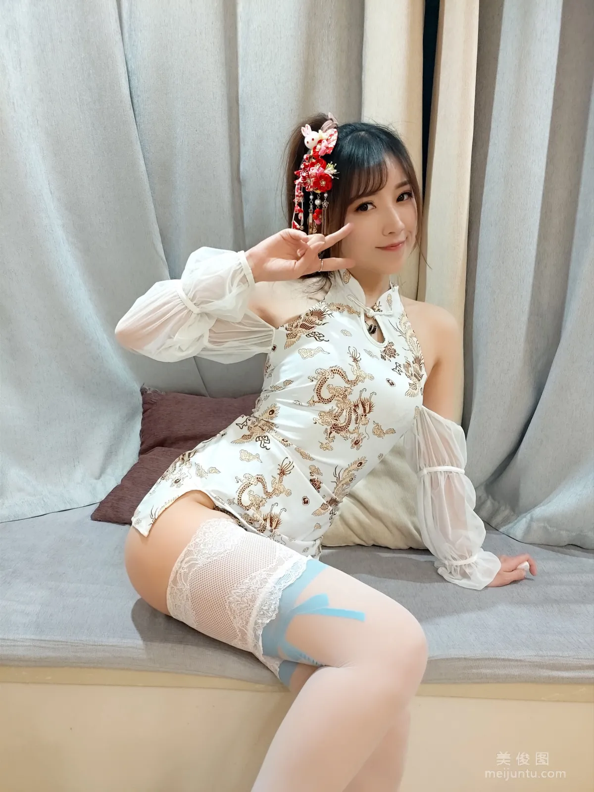 [COS福利] 鬥魚主播小女巫露娜 - 白色蕾絲長筒 18