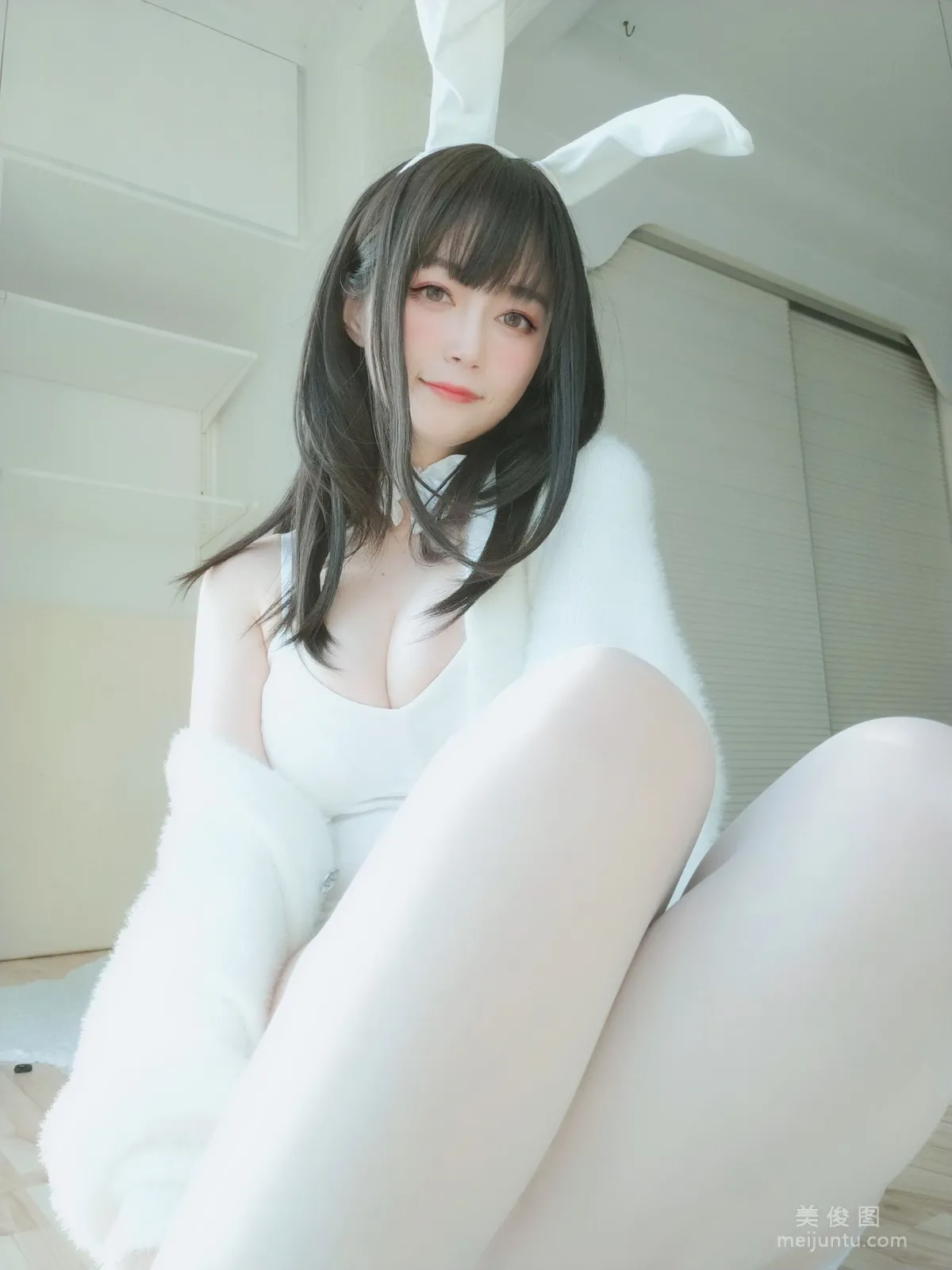 Coser小姐姐白銀 - 白絲兔子 107