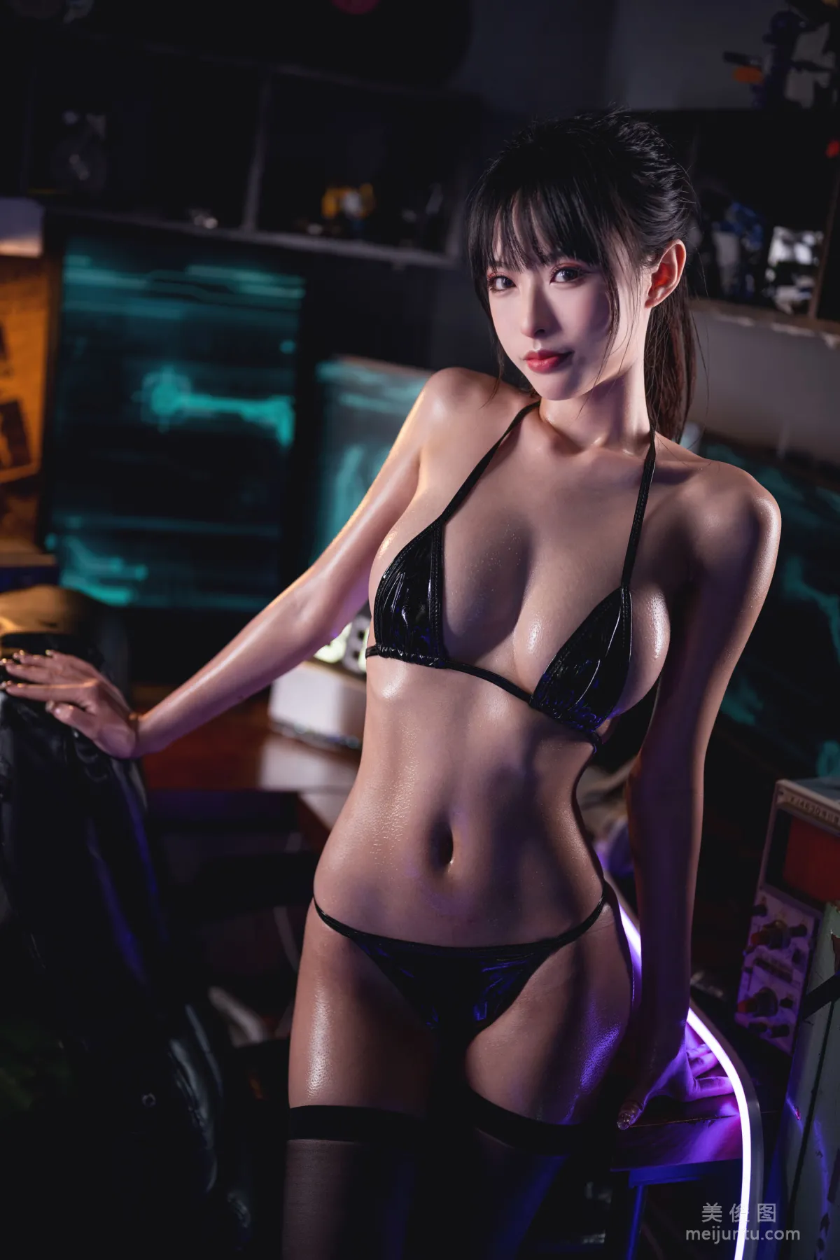 [COS福利] 尤物清水由乃 - 抹油比基尼 39