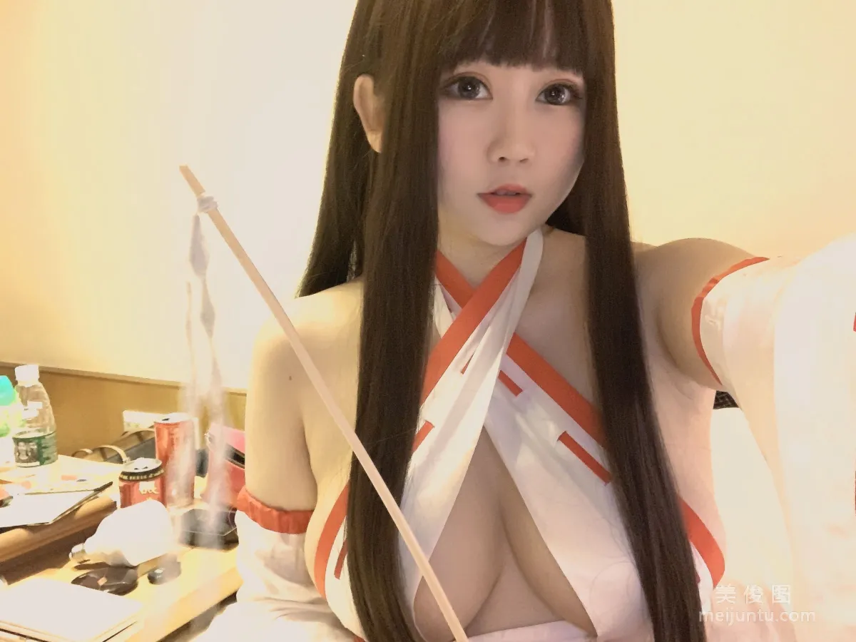[COS福利] 蜜桃少女是依醬呀 - 女巫 36