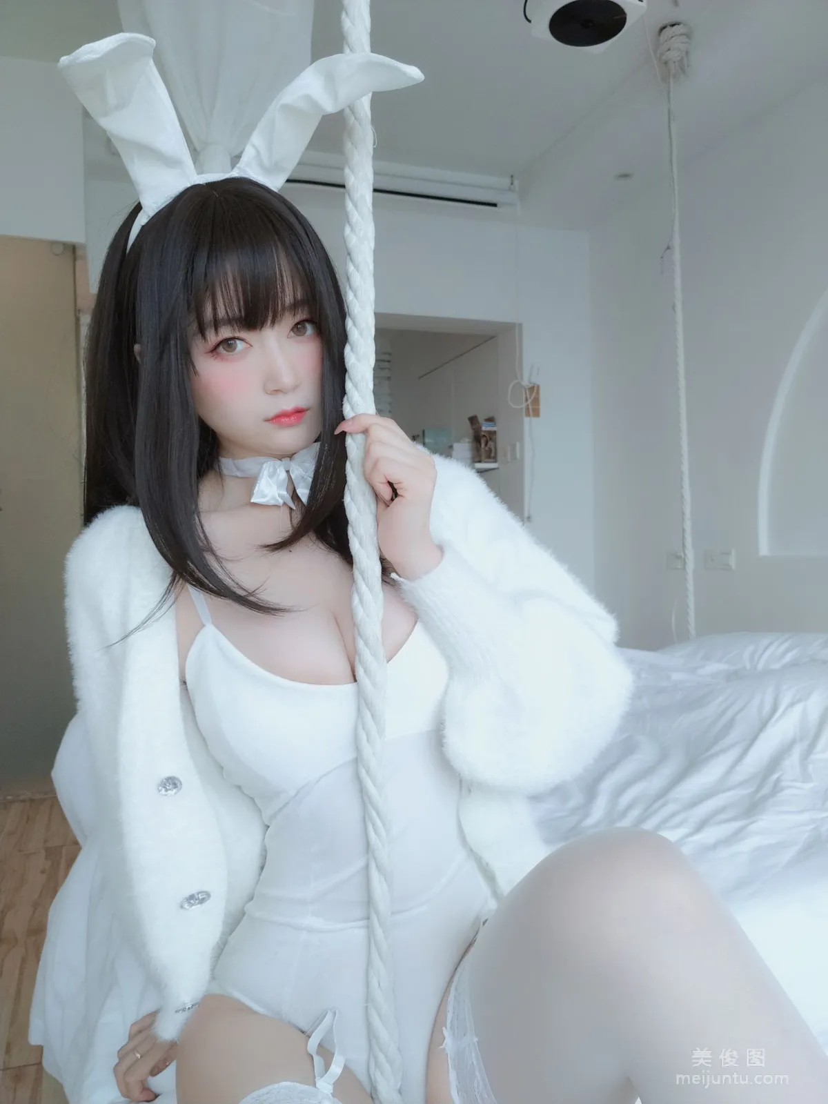 Coser小姐姐白銀 - 白絲兔子 72