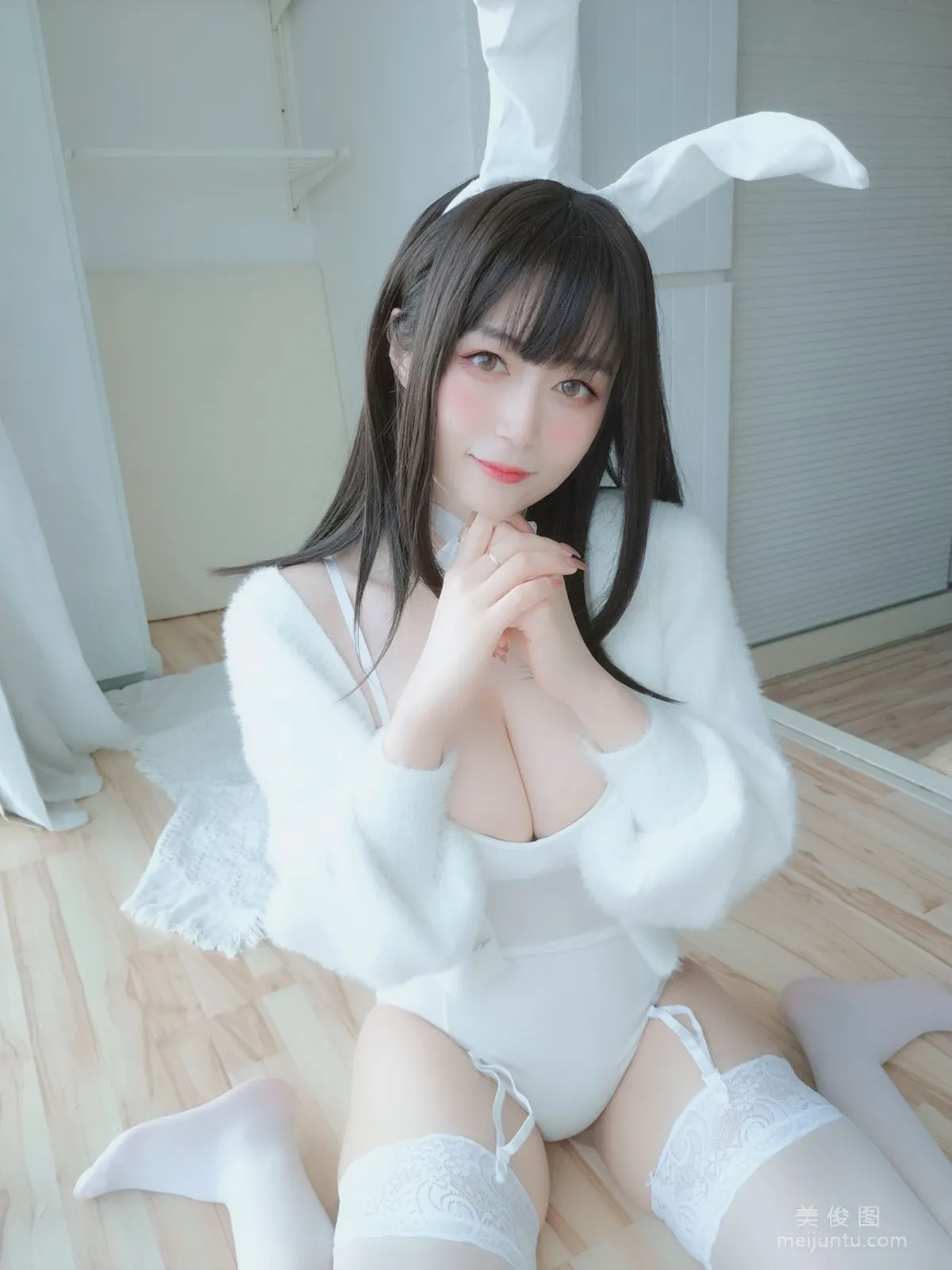 Coser小姐姐白銀 - 白絲兔子 80