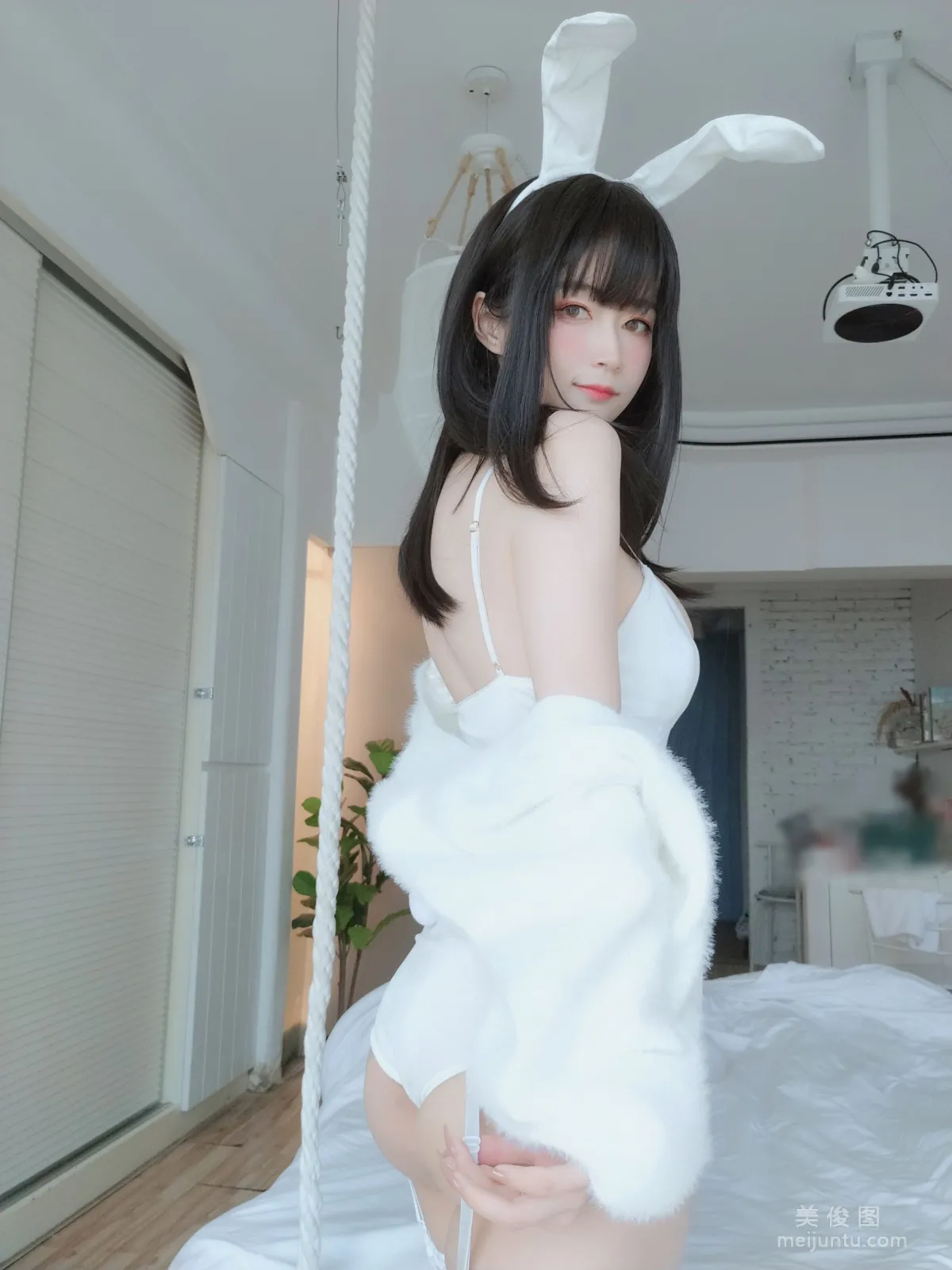 Coser小姐姐白銀 - 白絲兔子 67