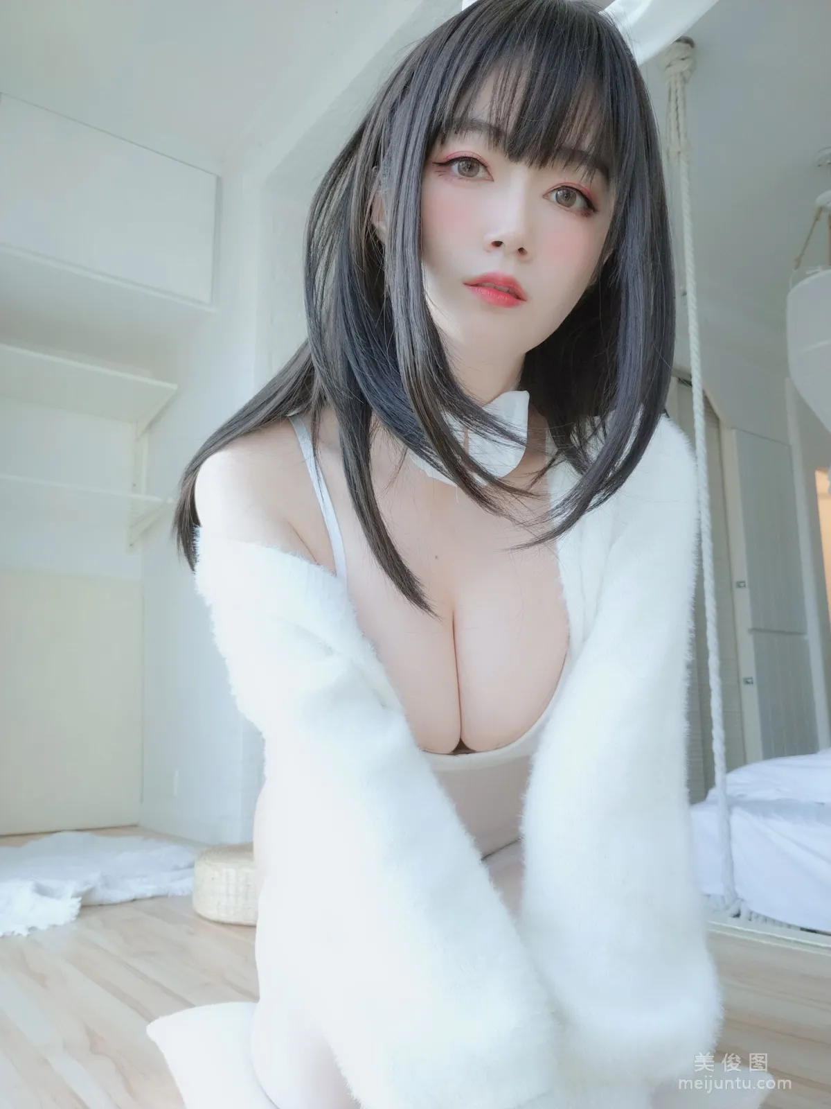 Coser小姐姐白銀 - 白絲兔子 14