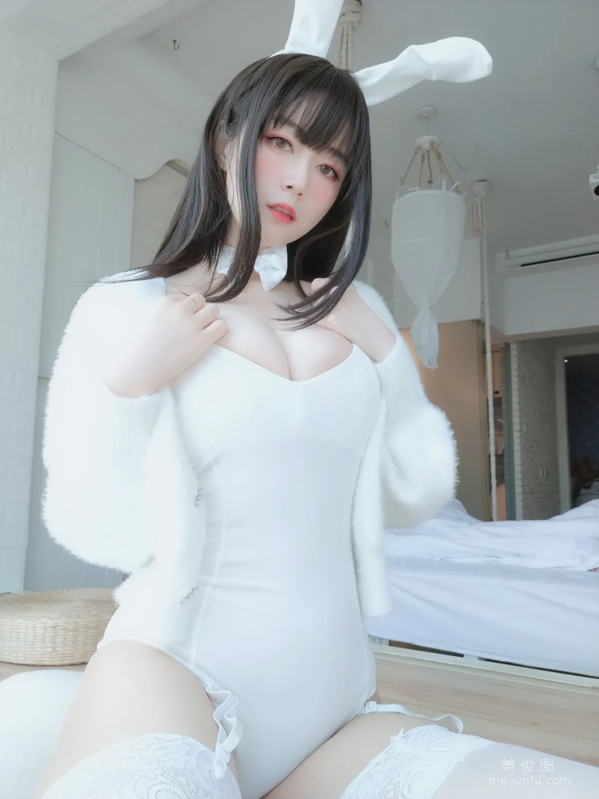 Coser小姐姐白銀 - 白絲兔子 51