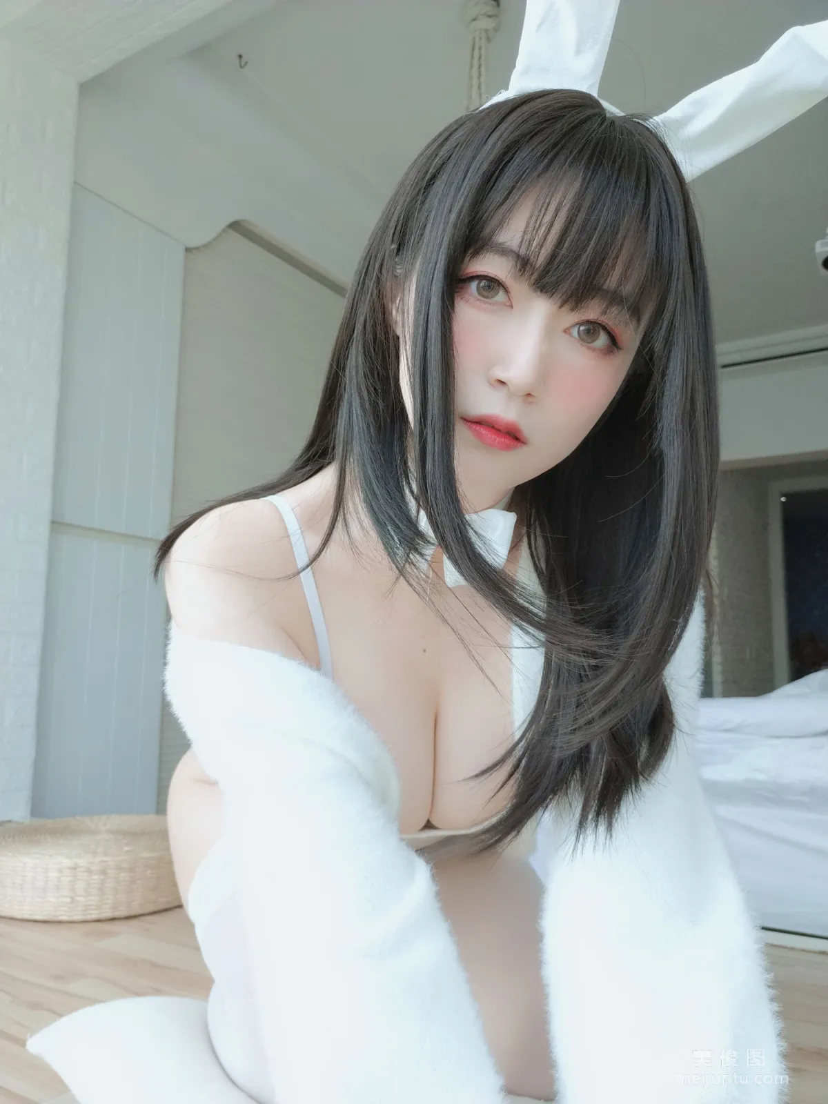 Coser小姐姐白銀 - 白絲兔子 43