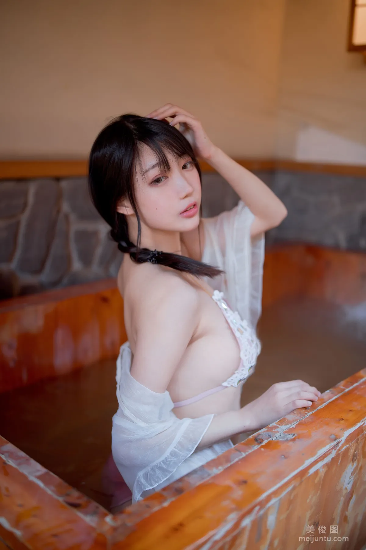[COS寫真] 周叽是可愛兔兔 - 溫泉女友 9