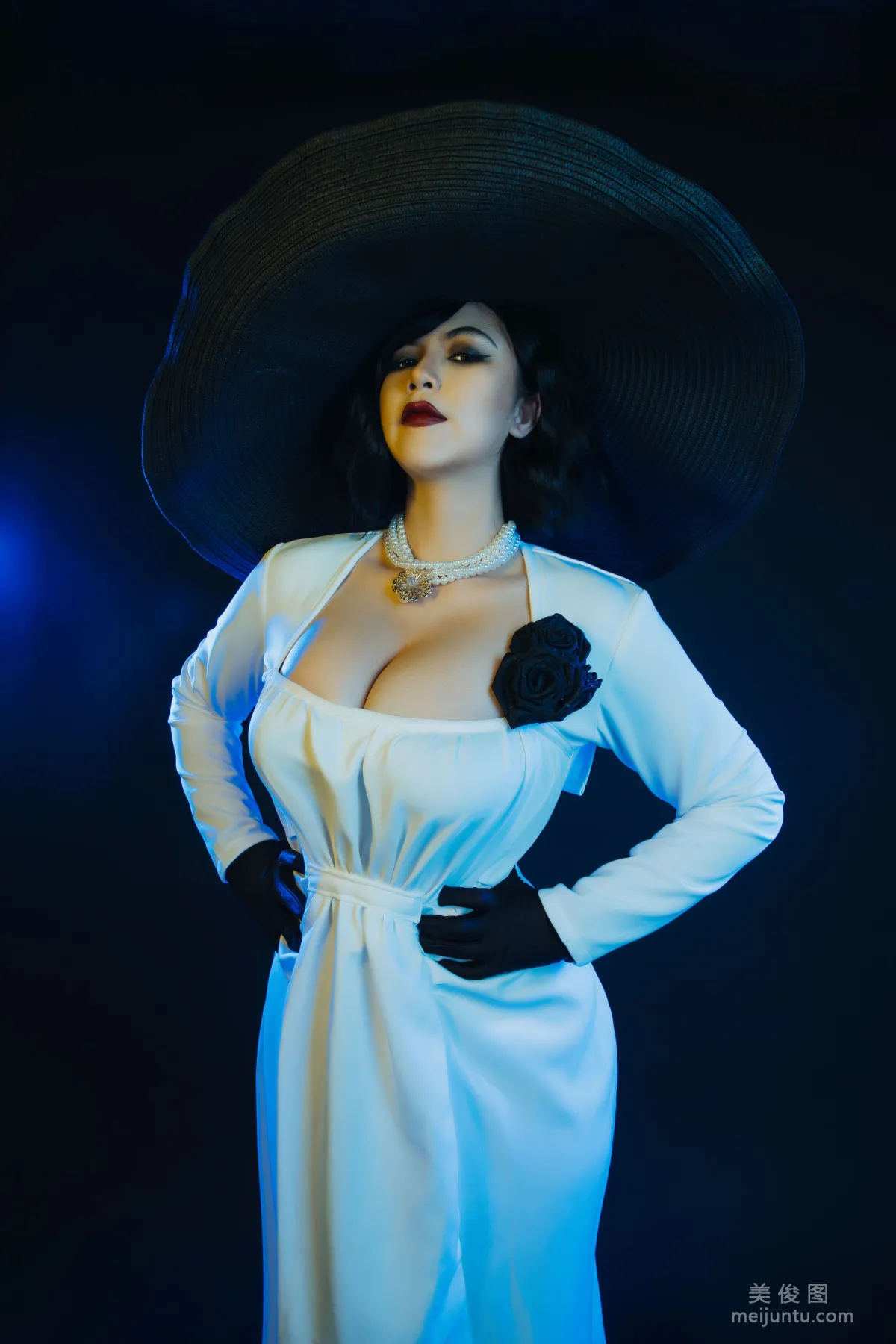 [網紅COSER寫真] Uy Uy - Lady Dimitrescu 1