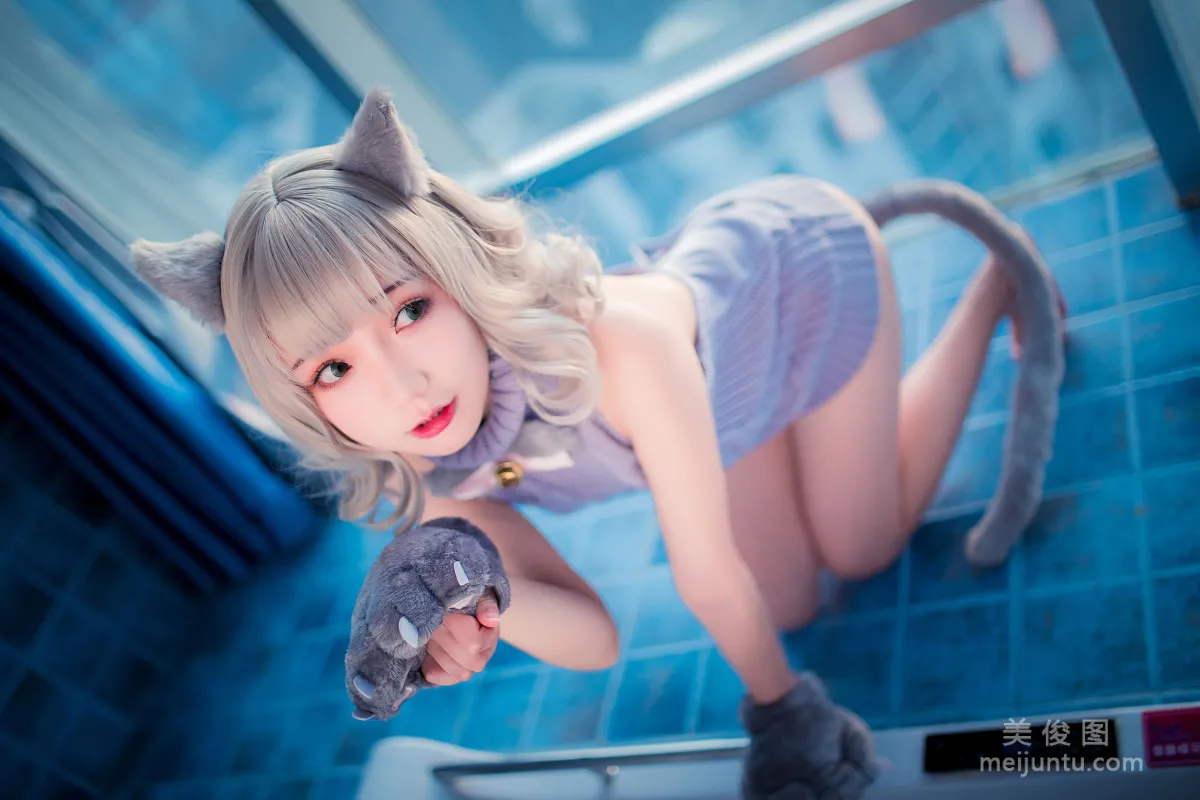 [网红COSER] 萝莉福利真央Mao - 露背毛衣2