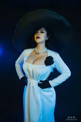 [網紅COSER寫真] Uy Uy - Lady Dimitrescu