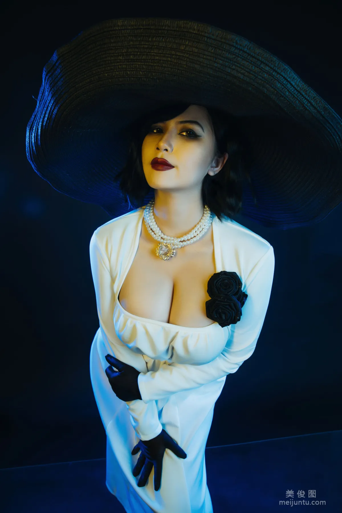 [網紅COSER寫真] Uy Uy - Lady Dimitrescu 2