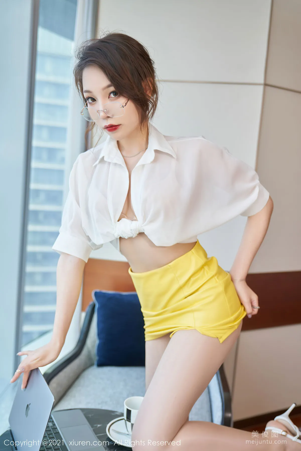 [秀人XiuRen] No.3543 芝芝Booty - 經典的職場眼鏡OL 25