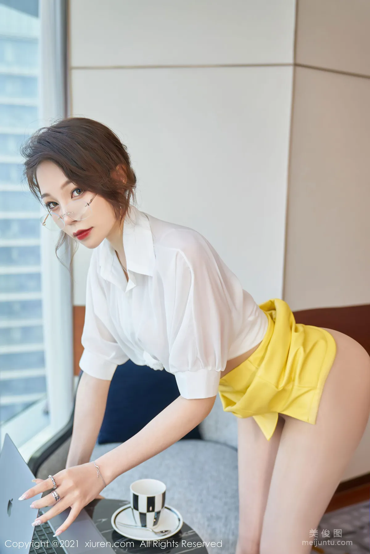 [秀人XiuRen] No.3543 芝芝Booty - 經典的職場眼鏡OL 28