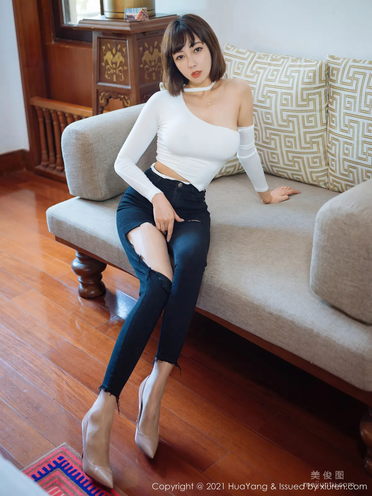 [花漾HuaYang] Vol.414 果儿Victoria - 破洞牛仔裤与朦胧丝袜1
