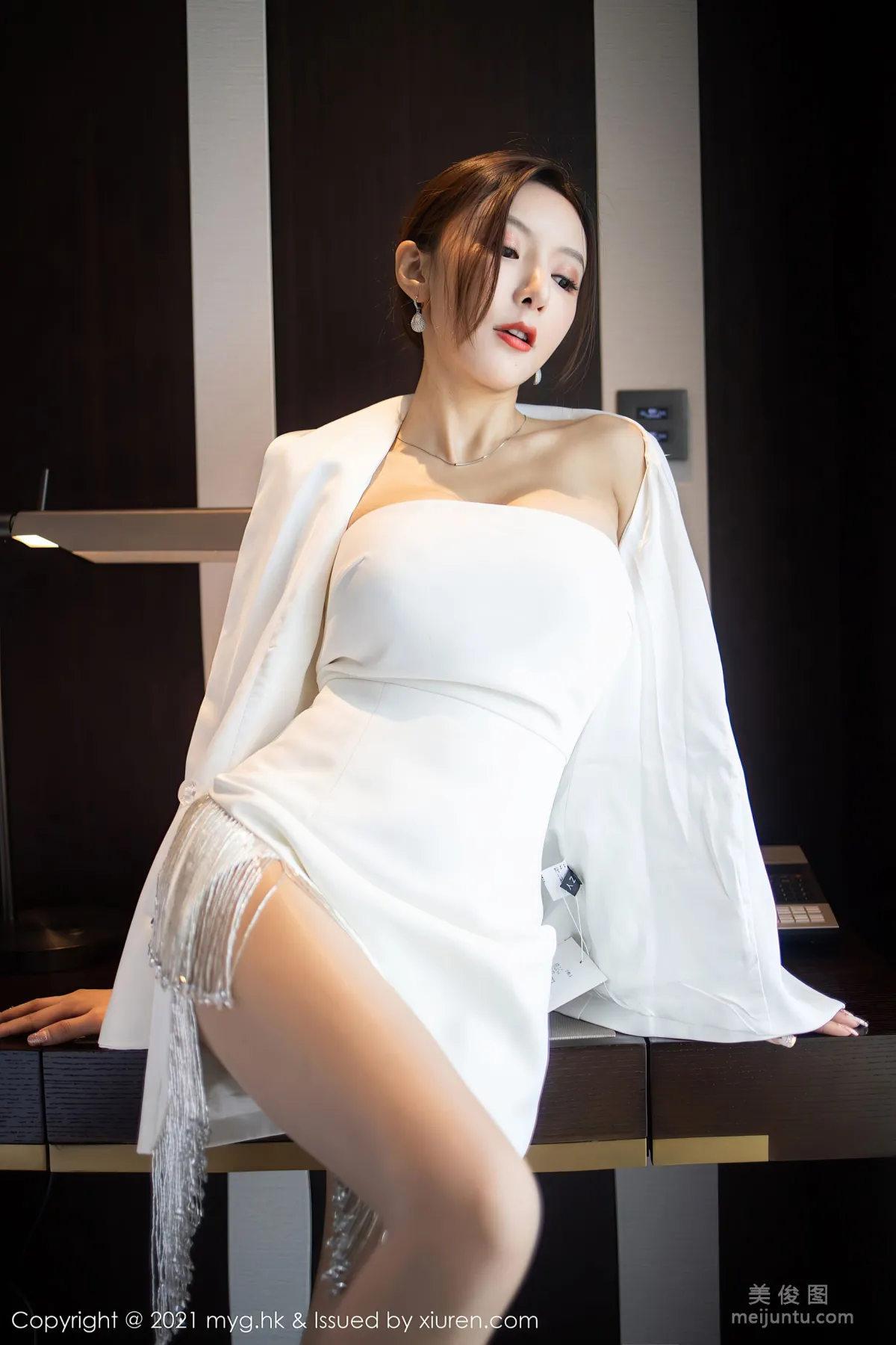 [美媛馆MyGirl] Vol.541 王馨瑶yanni - 抹胸服饰+丝足美腿10