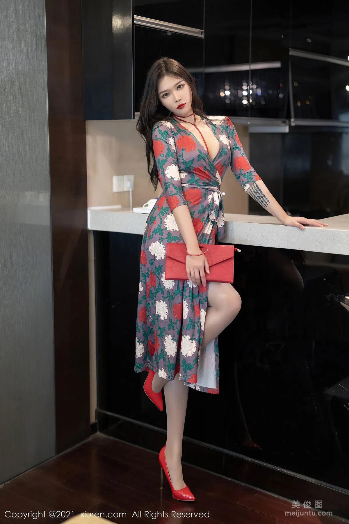 [秀人XiuRen] No.3562 娜比 - 華麗雍容的長裙之下 1