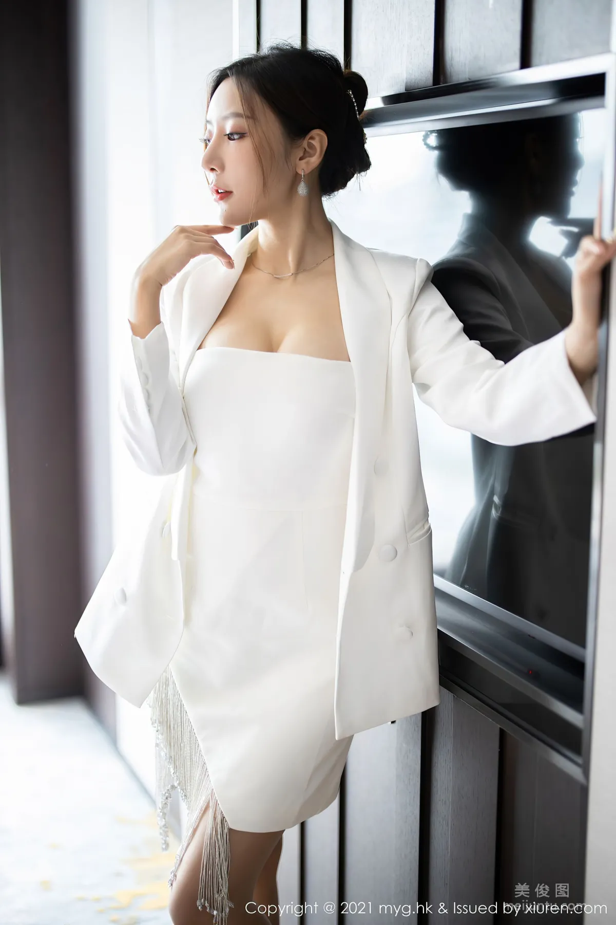 [美媛馆MyGirl] Vol.541 王馨瑶yanni - 抹胸服饰+丝足美腿4