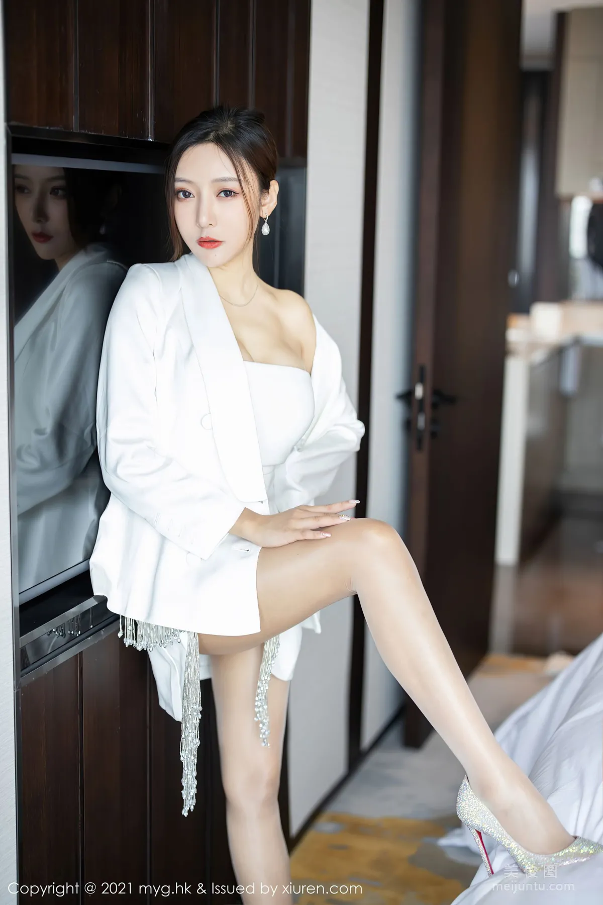 [美媛馆MyGirl] Vol.541 王馨瑶yanni - 抹胸服饰+丝足美腿7