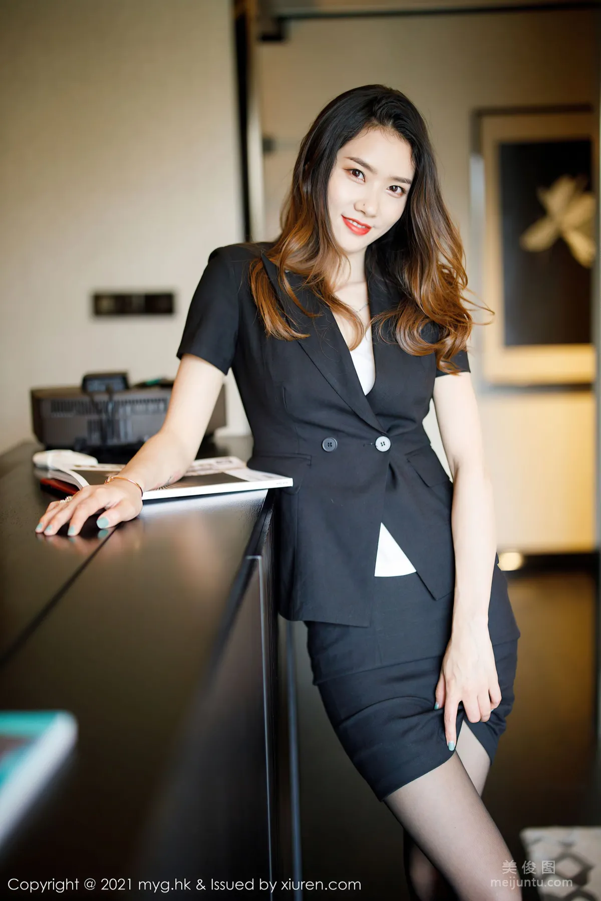 [美媛館MyGirl] Vol.542 方子萱 - 典雅多姿的黑絲職業裝 12