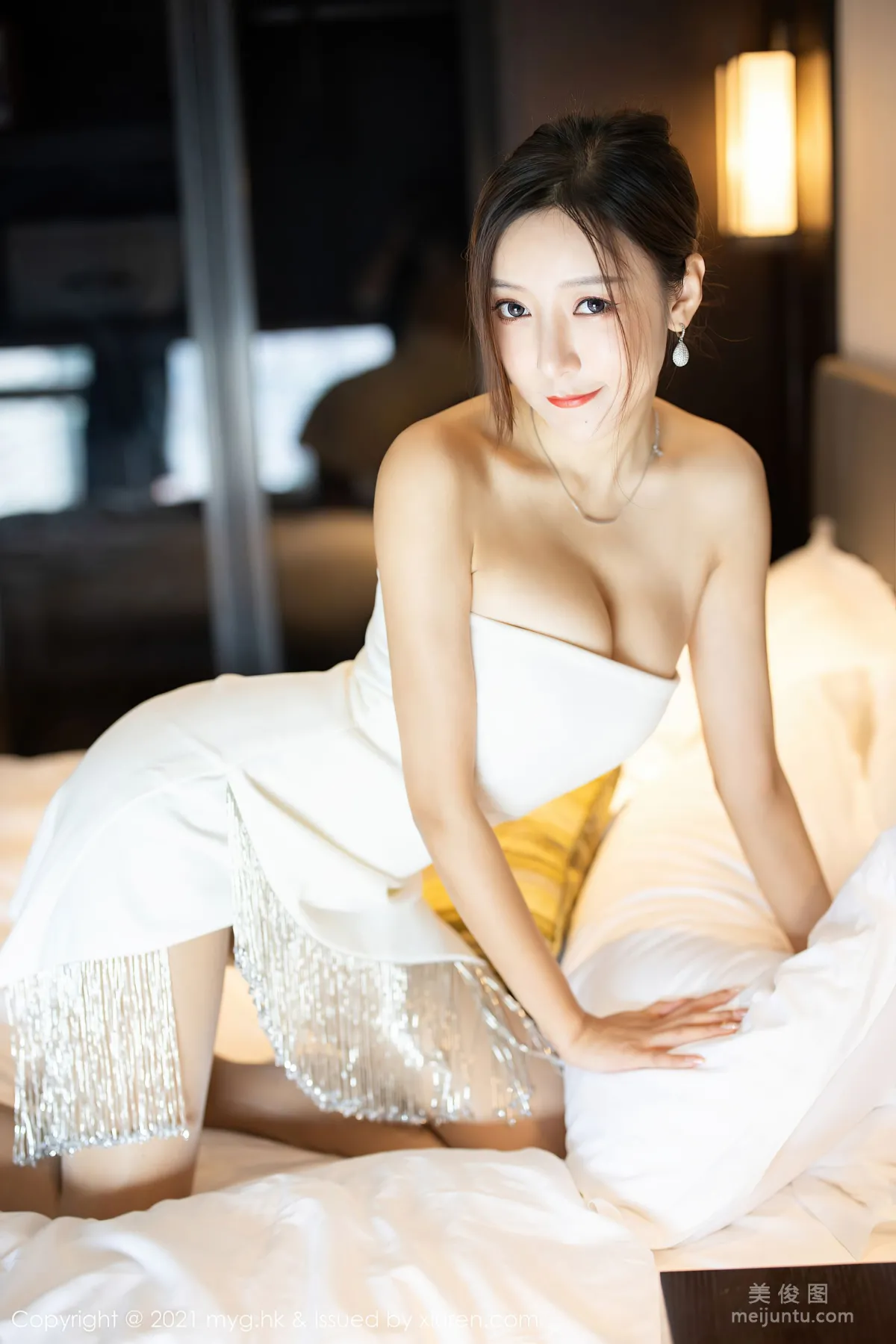 [美媛館MyGirl] Vol.541 王馨瑤yanni - 抹胸服飾+絲足美腿 39
