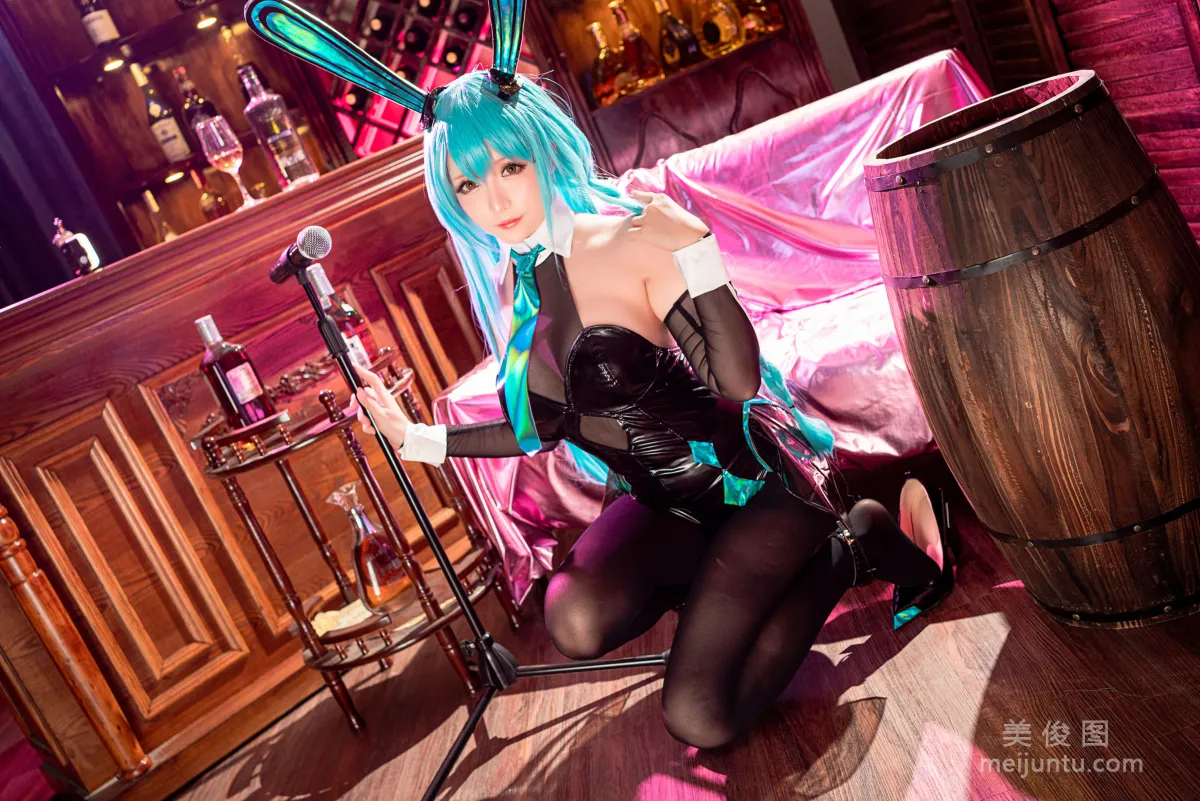 [网红COSER] 星之迟迟 - 纯白と漆黑《树城》 套图6