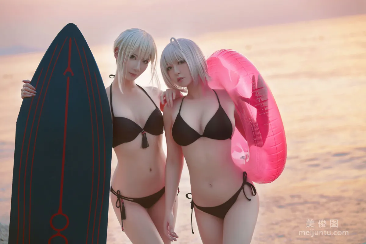 [網紅COSER] 半半子&amp;索索sophia - 海邊泳裝 16