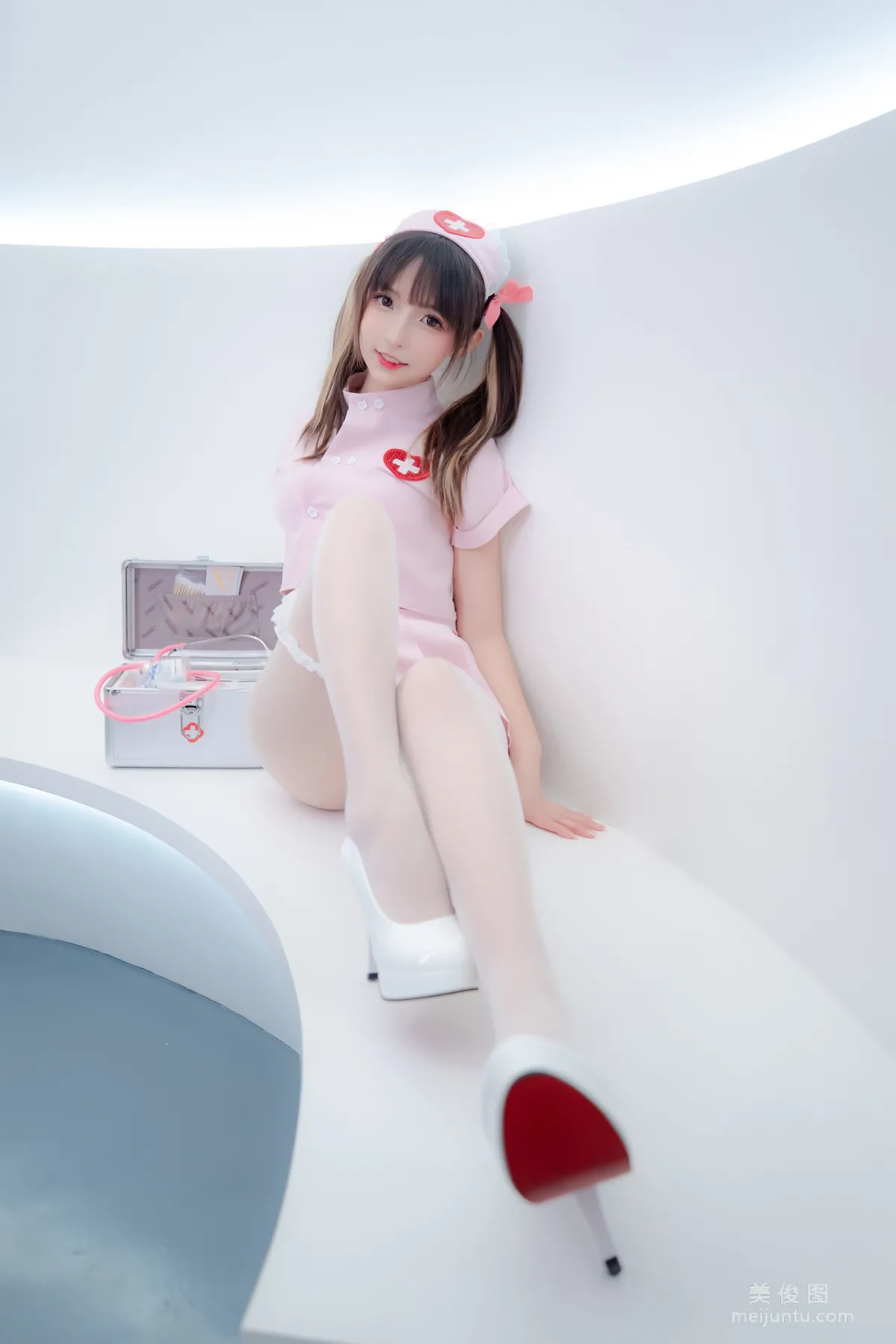 [网红COSER] 萝莉神楽板真冬 之 心身バランス  写真套图5