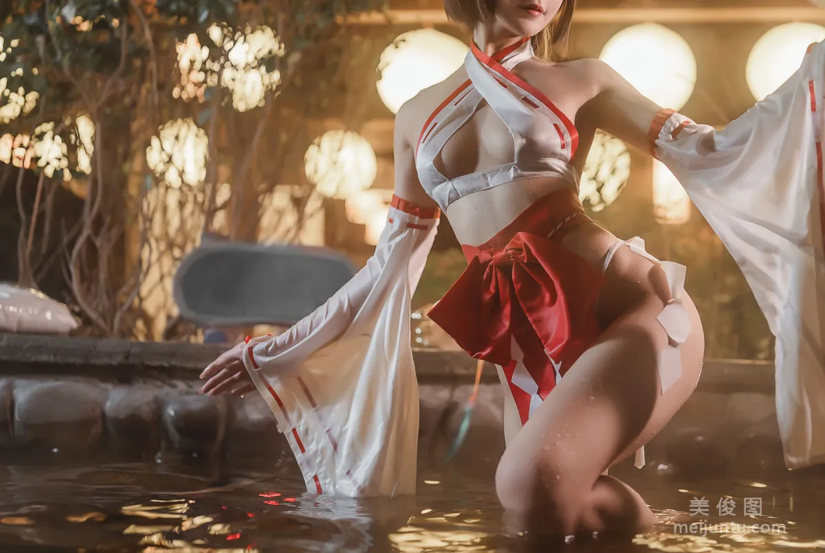[網紅COSER] 動漫博主阿包也是兔娘 - 溫泉巫女 10