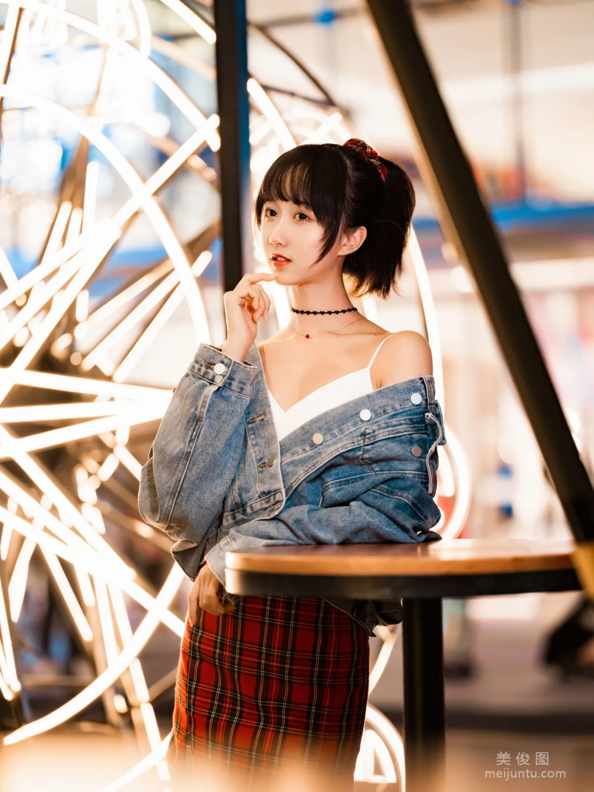 [網紅COSER] 小姐姐木綿綿OwO - 都市夜戀 寫真套圖 1