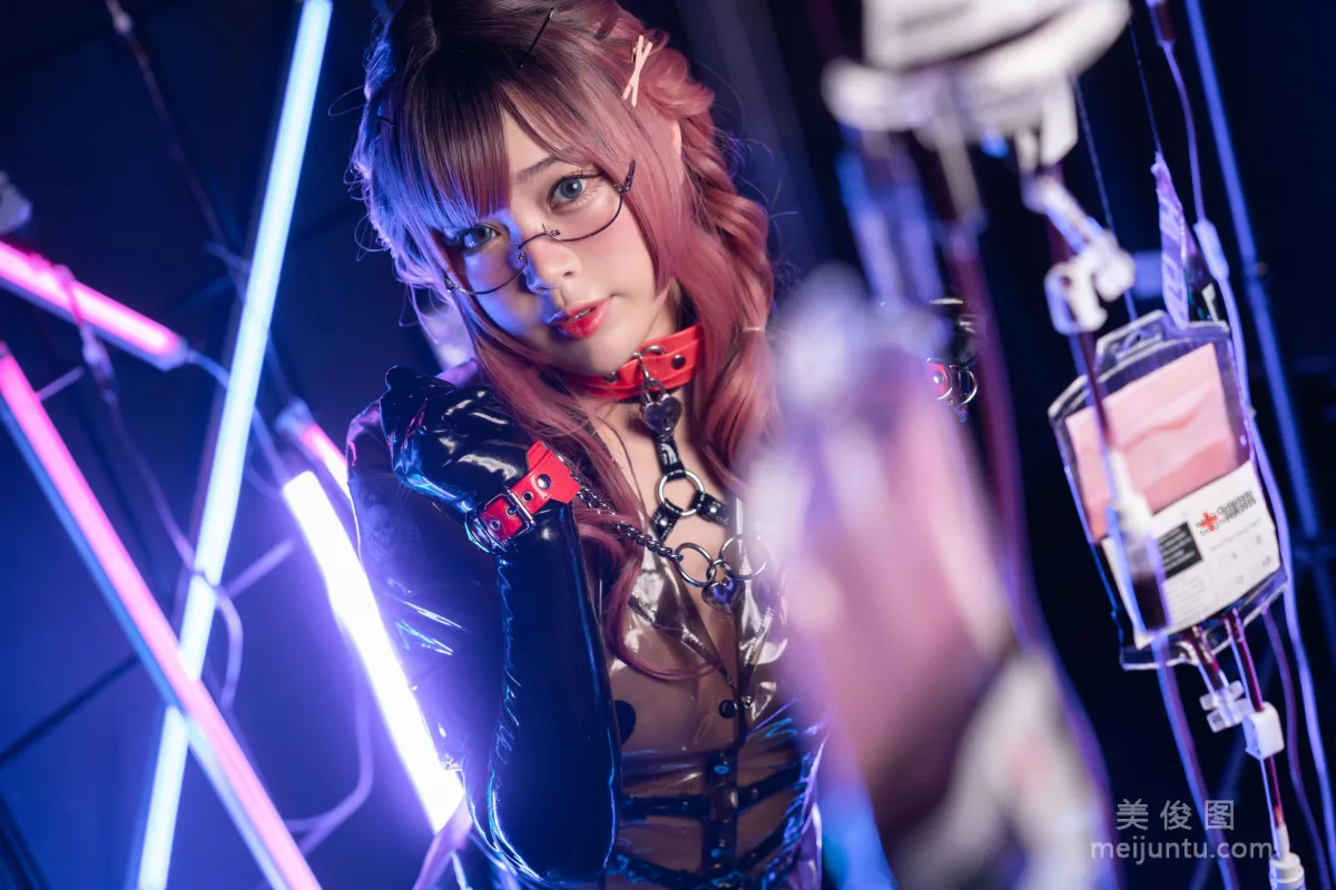 [網紅COSER] 萌系小姐姐-白烨- - 癡女護士 寫真套圖 6