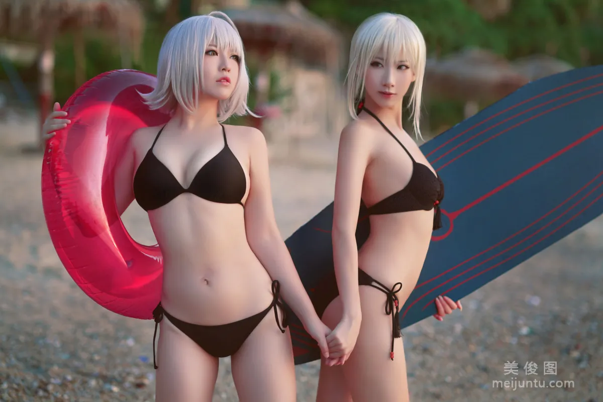 [網紅COSER] 半半子&amp;索索sophia - 海邊泳裝 19