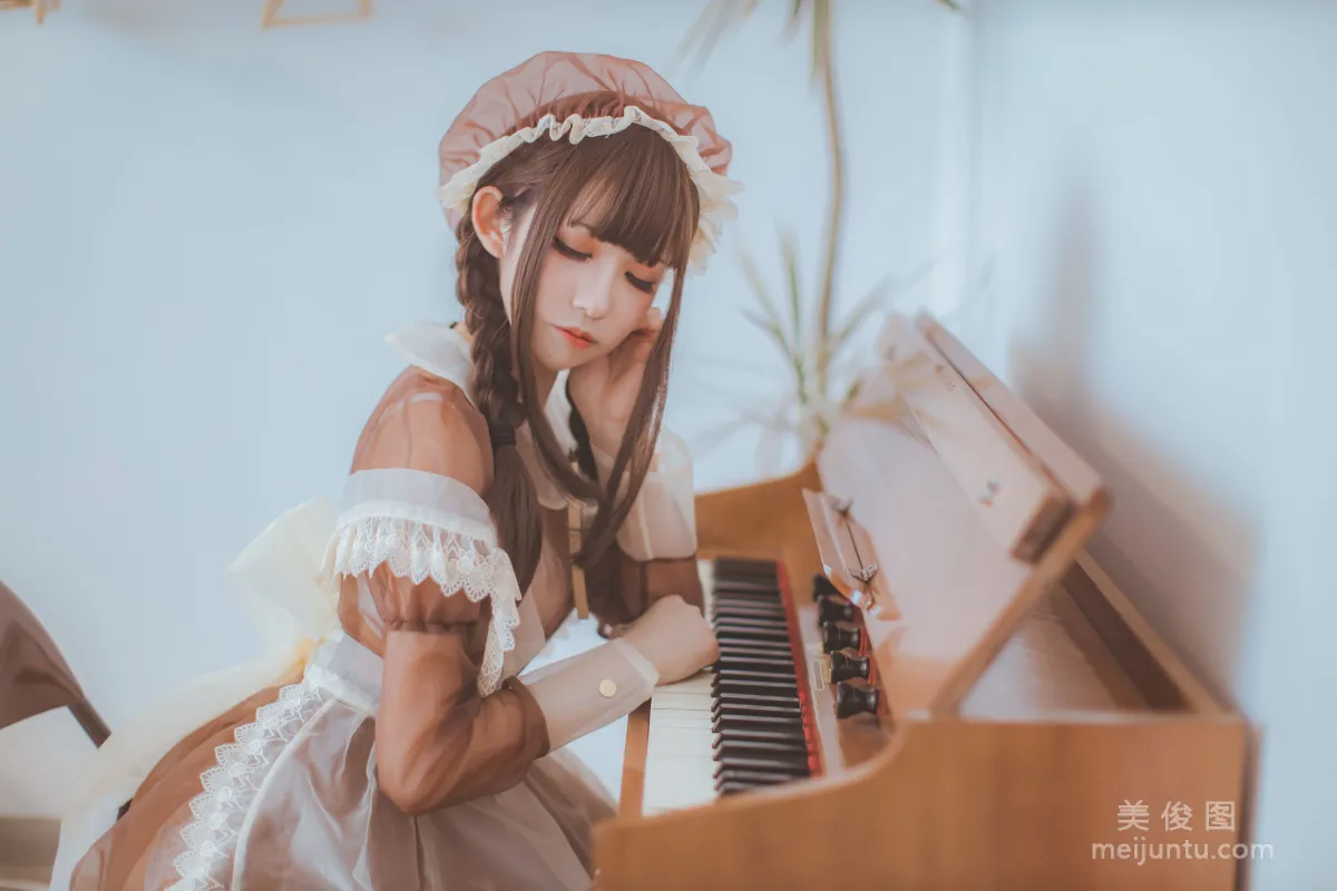 [網紅COSER寫真] 衣衣 - 透明女仆 1