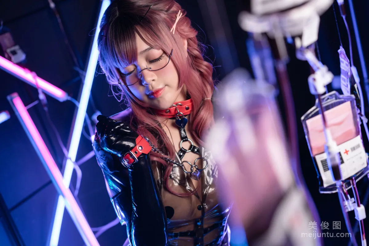 [網紅COSER] 萌系小姐姐-白烨- - 癡女護士 寫真套圖 5