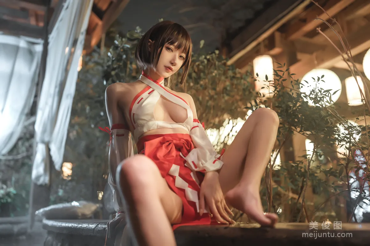 [網紅COSER] 動漫博主阿包也是兔娘 - 溫泉巫女 8