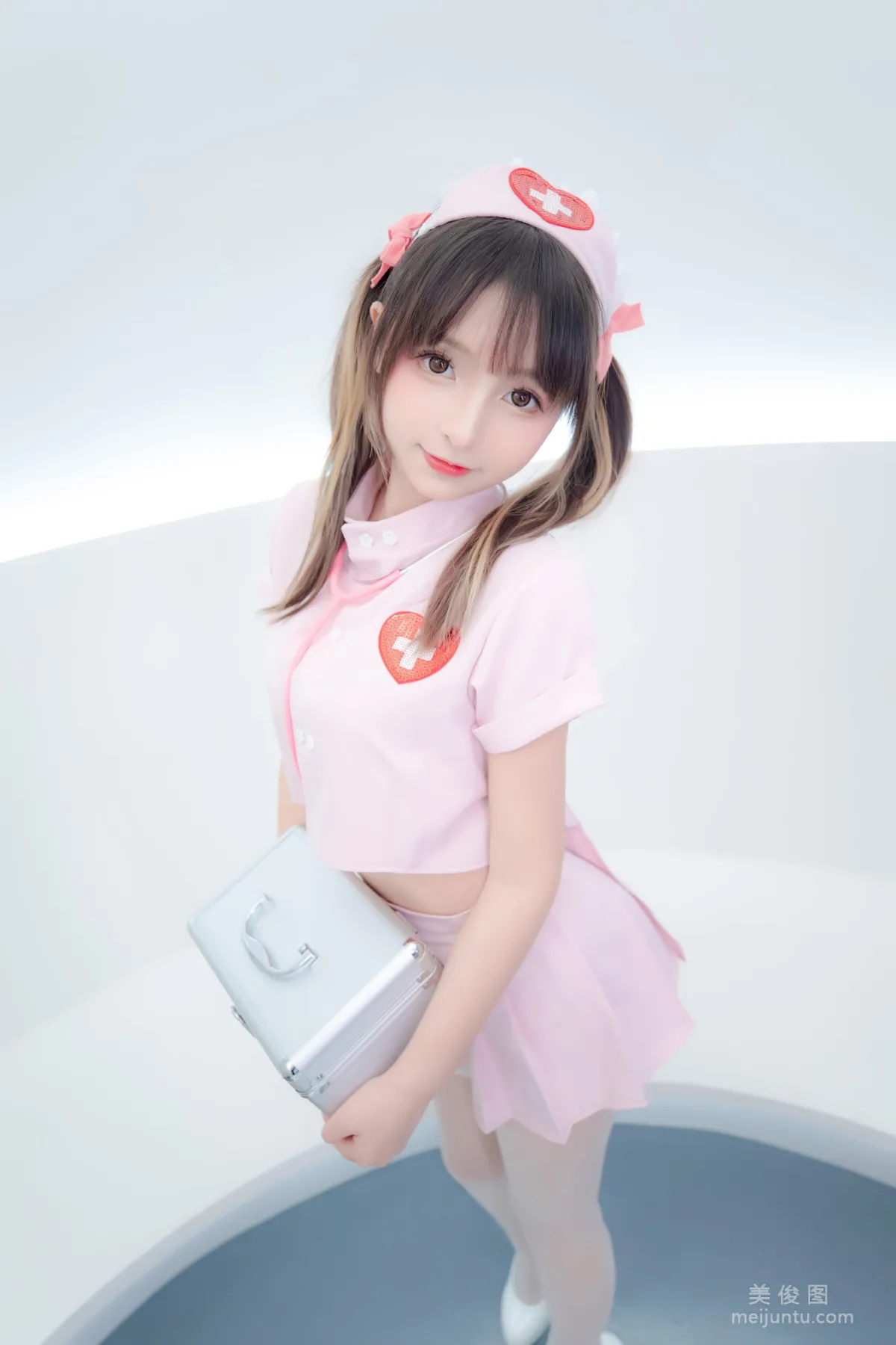 [網紅COSER] 蘿莉神楽闆真冬 之 心身バランス 寫真套圖 63