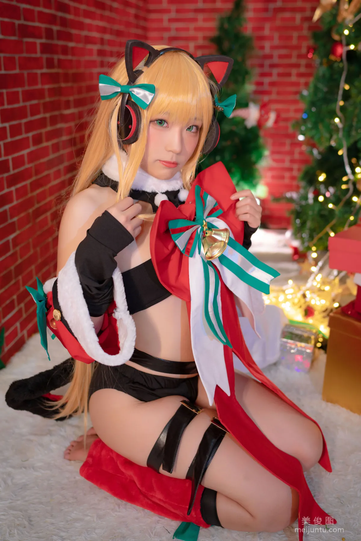 [網紅COSER] 動漫博主Mime彌美 - 少女前線 TMP 聖誕節 寫真套圖 11