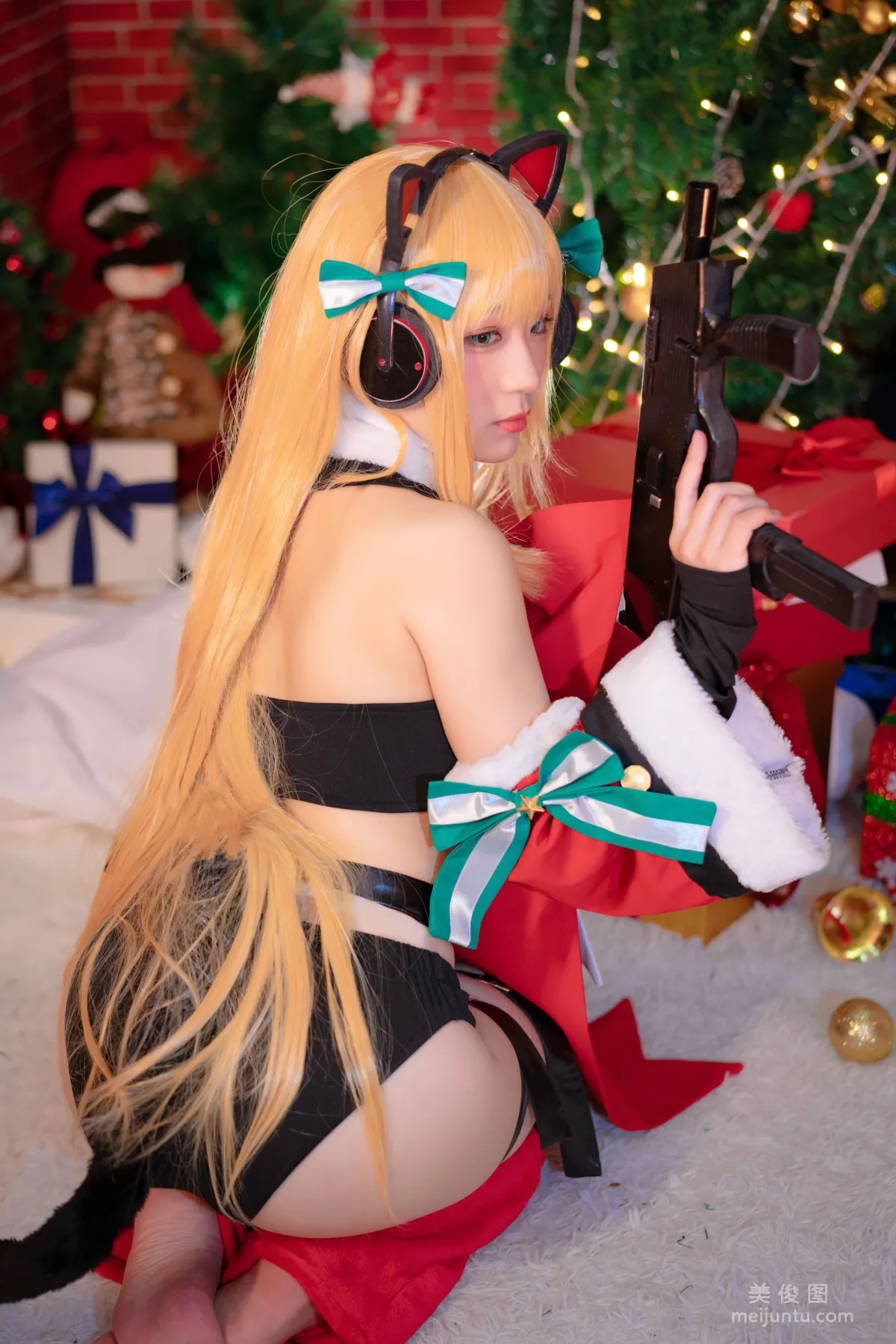 [網紅COSER] 動漫博主Mime彌美 - 少女前線 TMP 聖誕節 寫真套圖 8