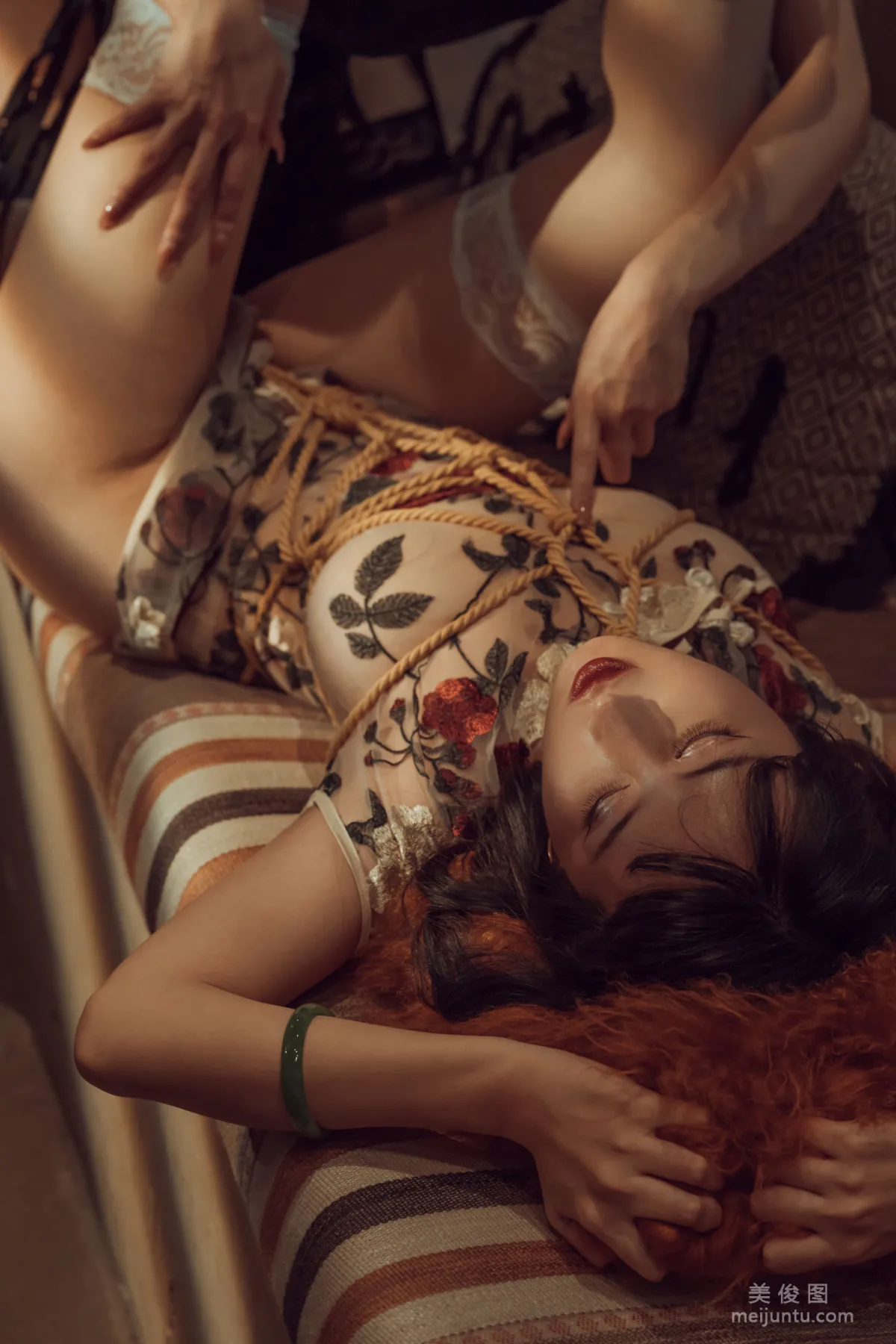 [網紅COSER] 雲溪溪 - 捆綁旗袍百合 寫真套圖 30