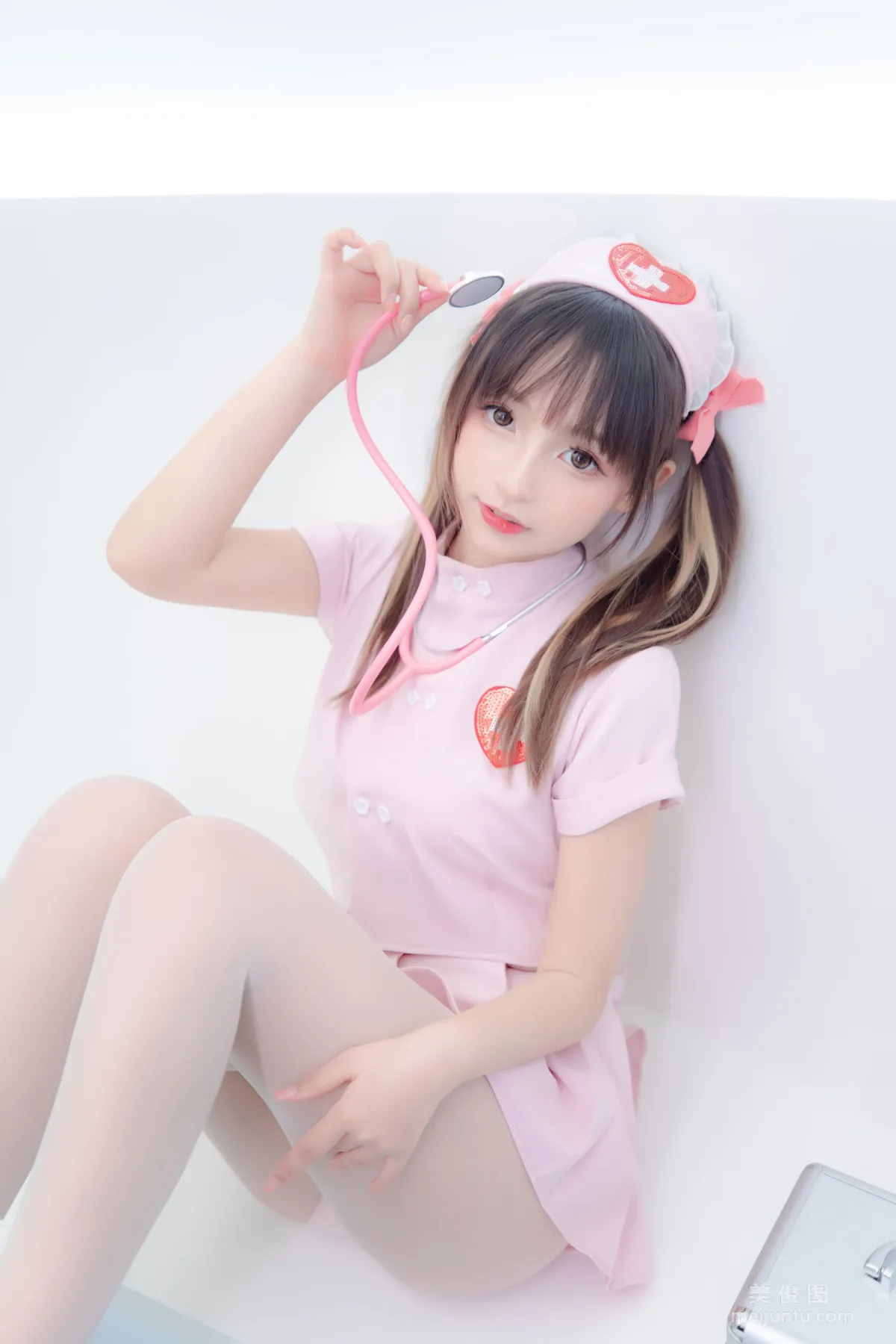 [網紅COSER] 蘿莉神楽闆真冬 之 心身バランス 寫真套圖 71
