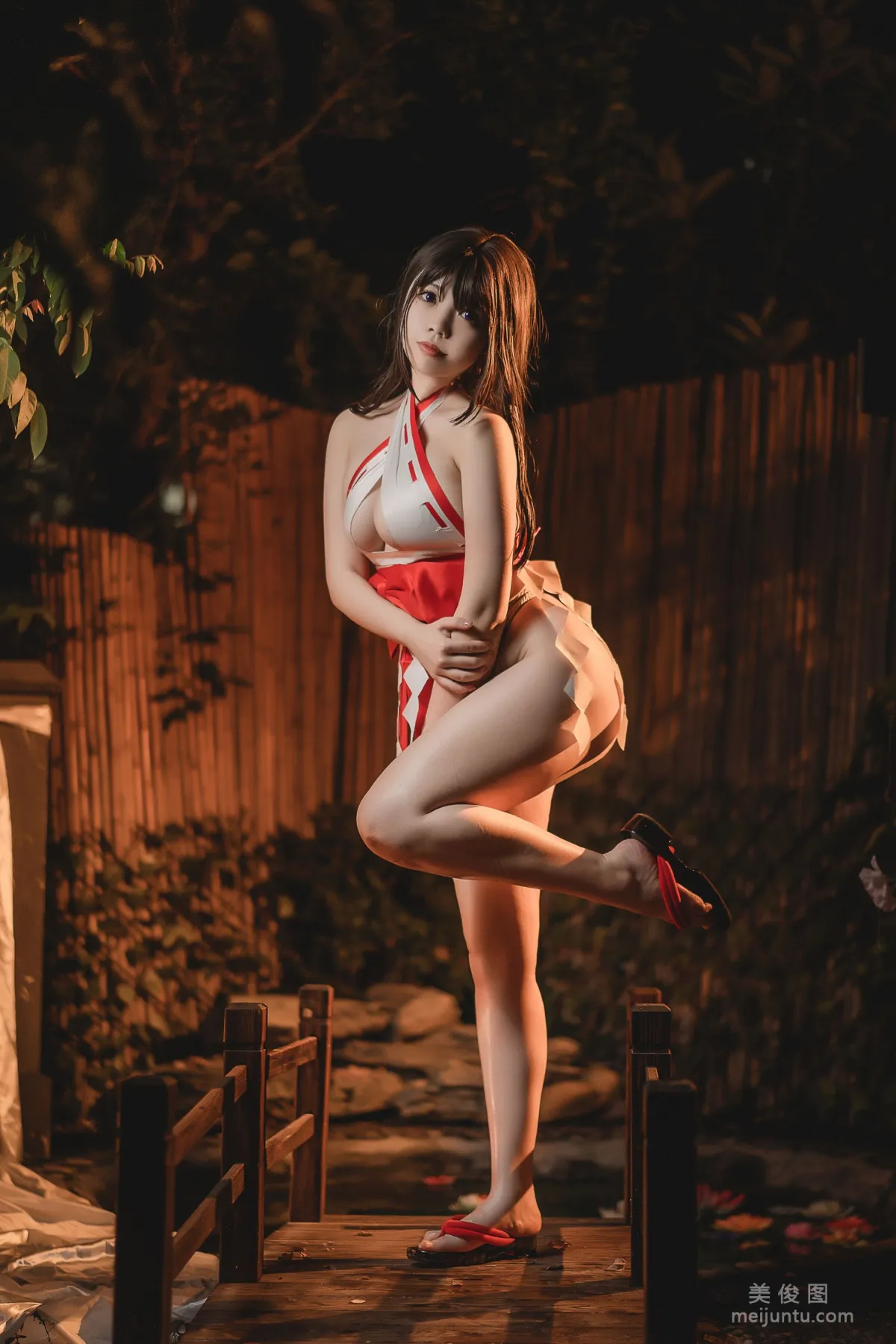 [網紅COSER] 啊日日_Ganlory - 繩與巫女 33