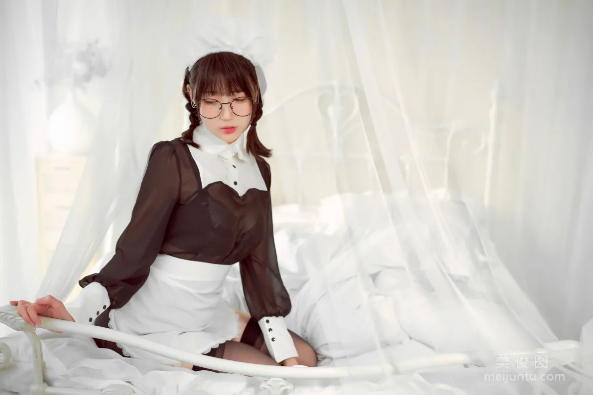 [網紅COSER] 周叽是可愛兔兔 - 眼鏡女仆 11