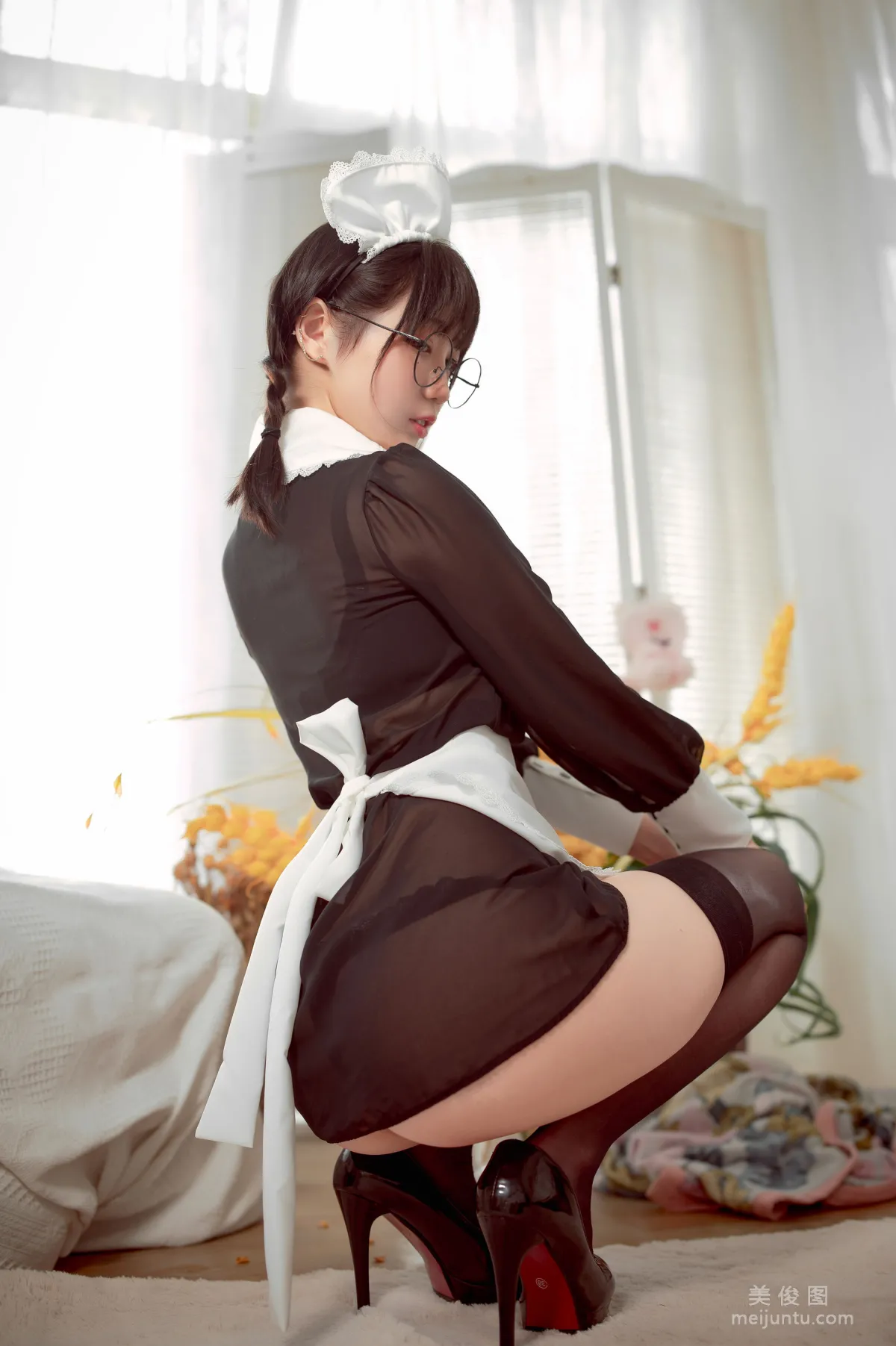 [網紅COSER] 周叽是可愛兔兔 - 眼鏡女仆 32