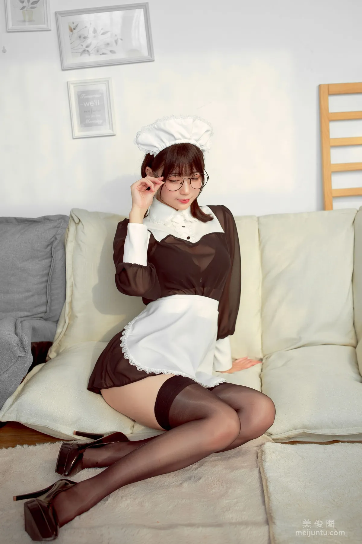 [網紅COSER] 周叽是可愛兔兔 - 眼鏡女仆 5