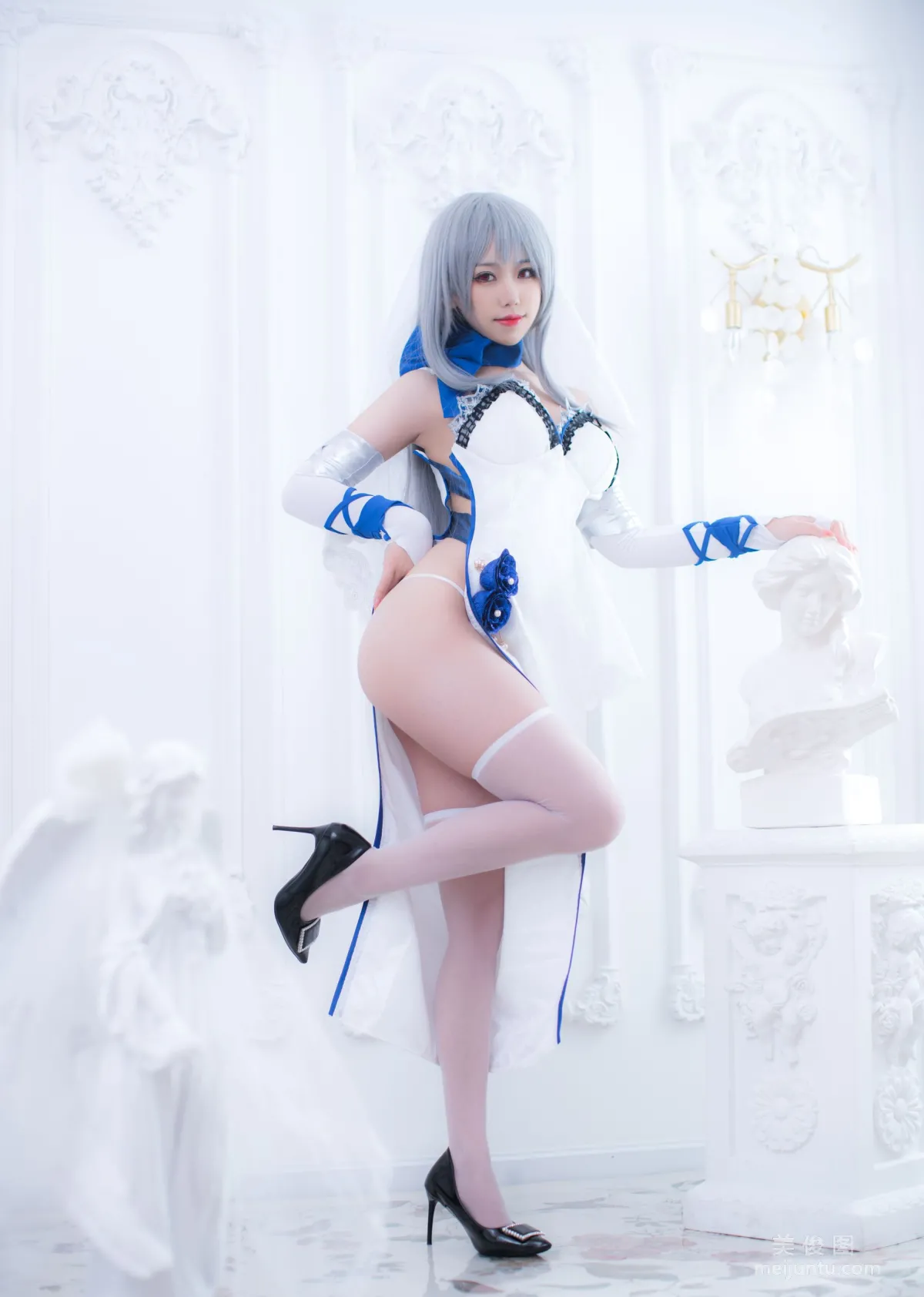 [网红COSER] 一北亦北 - 路易九世礼服  写真套图4
